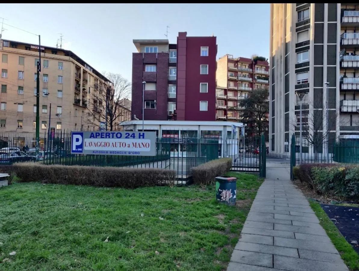 Glamour Liberty Apartment Sabotino38 Милан Италия